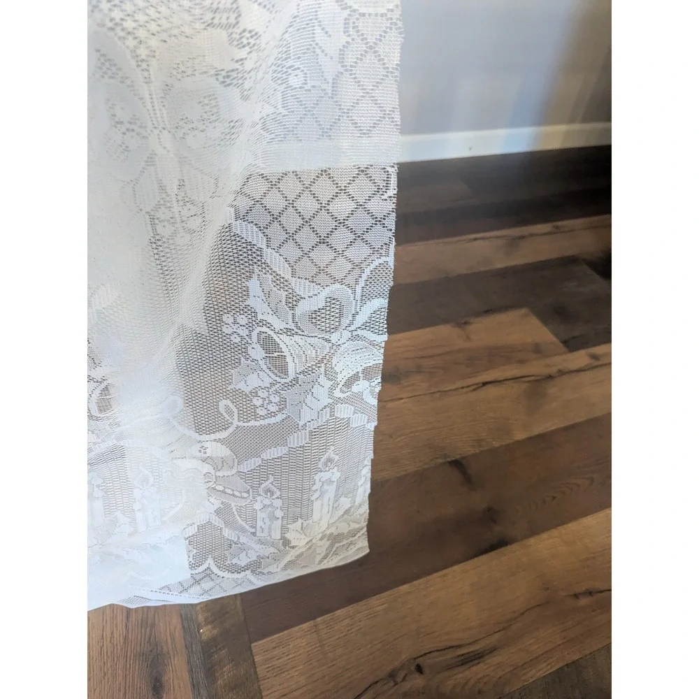 Vtg‎ Elegant White Lace Christmas Tablecloth 92x61 Candle Motif Wreath Bells